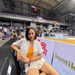 Angie Ang Instagram – MALAM INI KALIAN PJ ATAU PRAWIRA? 🤓🤓🤓🤓
.
Road to Fiba Basketball World Cup 2023 bentar lagi, kita nikmatin @iblindonesia dulu lah final malam ini… 
it was #jobmcangie #FBWC2023 !