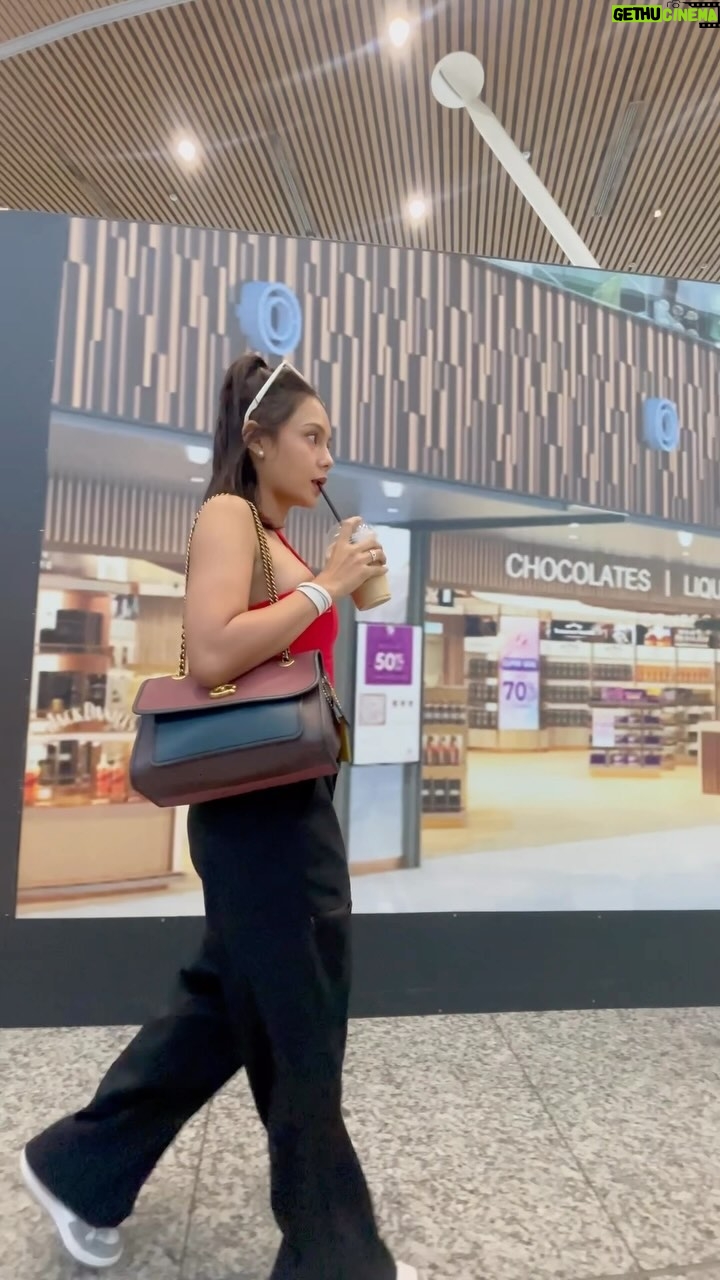 Angie Ang Instagram - Solo traveling doesnt bother me. I've been doing it for years. Despite, if you want the fact, i was not alone at that time. Lol.