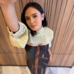 Angie Ang Instagram - Memanusiakan manusia. Ga ada hubungannya sama foto ini. Cuma sekadar owngingat, bahwa 2 kata itu sangat ampuh untuk trigger bersikap baik ke orang lain. 🫶🏼
