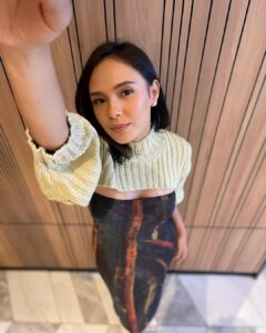 Angie Ang Instagram - Memanusiakan manusia. Ga ada hubungannya sama foto ini. Cuma sekadar owngingat, bahwa 2 kata itu sangat ampuh untuk trigger bersikap baik ke orang lain. 🫶🏼