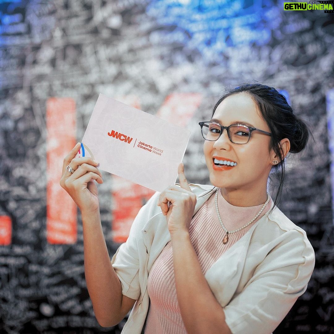 Angie Ang Instagram - Sampai ketemu di #jwcw tahun depan! Mari berpesta film kelas internasional! #jobmcangie