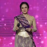 Angie Ang Instagram - Monitoring the energy levels, that is what we should do as an emcee 💃🏽😎 Styled by @fherriioo #jobmcangie #dsf40thanniversary #candiprambanan Candi Prambanan Yogyakarta
