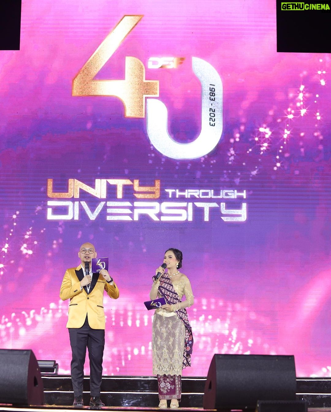 Angie Ang Instagram - Monitoring the energy levels, that is what we should do as an emcee 💃🏽😎 Styled by @fherriioo #jobmcangie #dsf40thanniversary #candiprambanan Candi Prambanan Yogyakarta