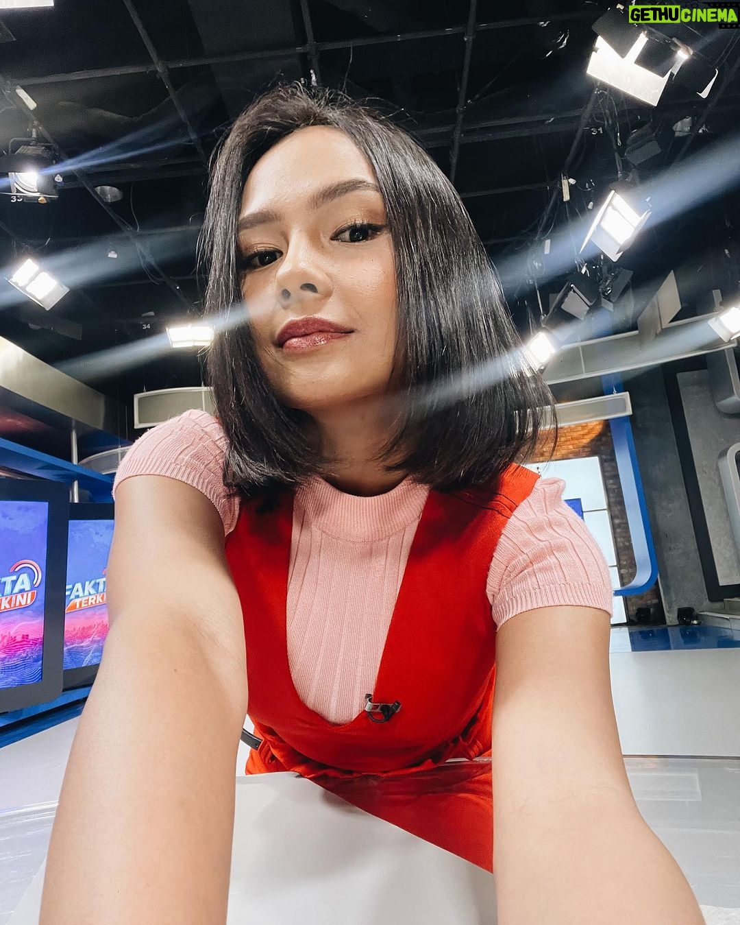 Angie Ang Instagram - Aku dan pekerjaanku 🫶🏼 #jobmcangie NET Mediatama Televisi