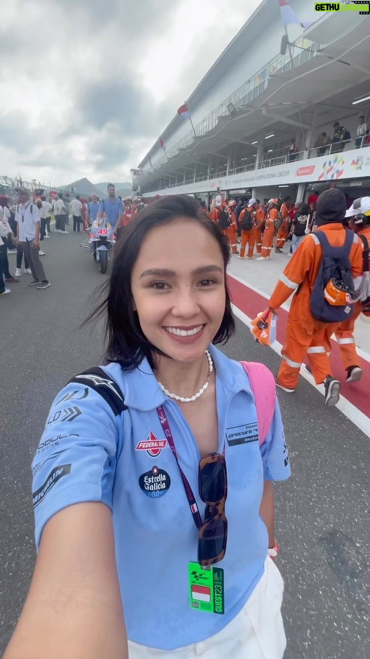 Angie Ang - 8.2K Likes - Today @federaloil_id team and I went to the hero walk. So, which one is your favorite? 🏍️
#indonesianGP #nontonmotogpnyaman #mandalika @motogp