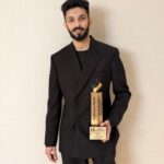 Anirudh Ravichander Instagram - Honoured to have received the Dadasaheb Phalke IFF award - Best Music Director 2024 for #Jawan🙏🏻 Thank you jury, fans and music lovers ❤️