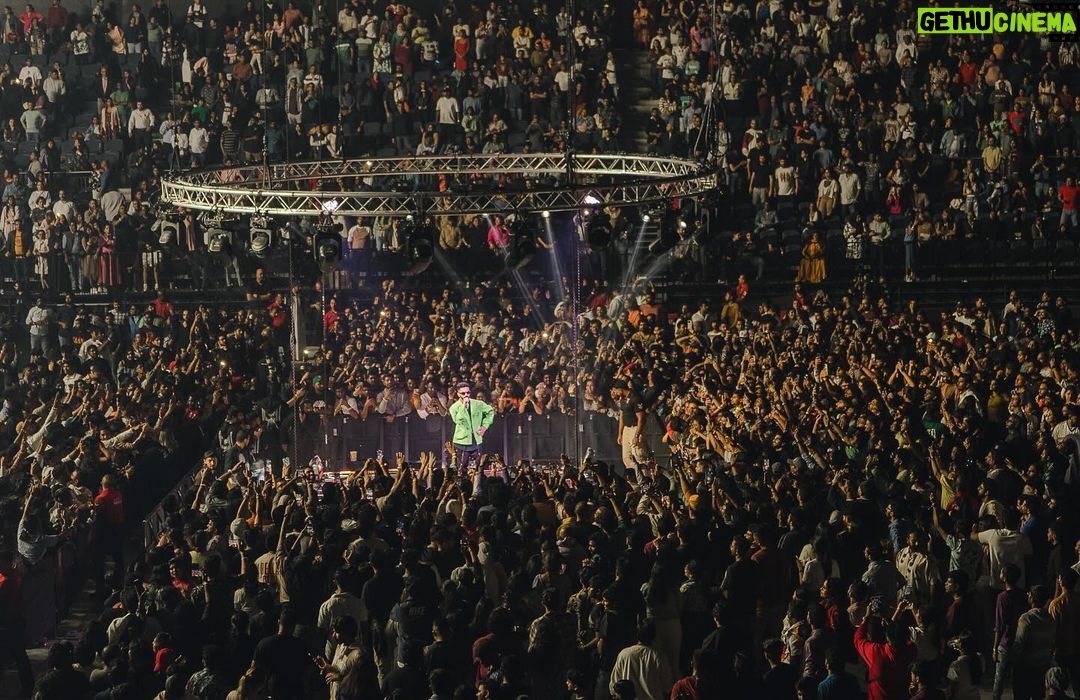 Anirudh Ravichander Instagram - Show #1 of Hukum world tour, Dubai 🇦🇪 was a mega blast. 📸 @rp3825 @anirudhofficial #hukumworldtour #anirudhlive #dubai🇦🇪. @vinhariharan @siddarth1786 @vjkaycee @vinod_ld @rajeshaxl @shankstep @le_sajbro @akriz23 @kebajer @ravig_official @livingston06 @adimodi @pallavi_85 @djgowthamofficial @srinivasanmuthiahk @shivakiran_sridhar @jonitamusic @riazkahmed.pro @asranisimran @sweta.borker6 @princehumai @dancersatz @adithyark.music @yogisekar @shruthimanjari Coca-Cola Arena
