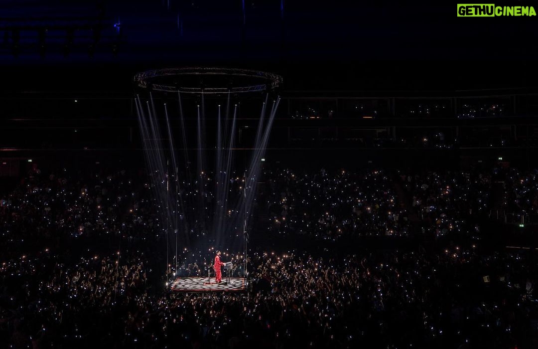 Anirudh Ravichander Instagram - Show #1 of Hukum world tour, Dubai 🇦🇪 was a mega blast. 📸 @rp3825 @anirudhofficial #hukumworldtour #anirudhlive #dubai🇦🇪. @vinhariharan @siddarth1786 @vjkaycee @vinod_ld @rajeshaxl @shankstep @le_sajbro @akriz23 @kebajer @ravig_official @livingston06 @adimodi @pallavi_85 @djgowthamofficial @srinivasanmuthiahk @shivakiran_sridhar @jonitamusic @riazkahmed.pro @asranisimran @sweta.borker6 @princehumai @dancersatz @adithyark.music @yogisekar @shruthimanjari Coca-Cola Arena