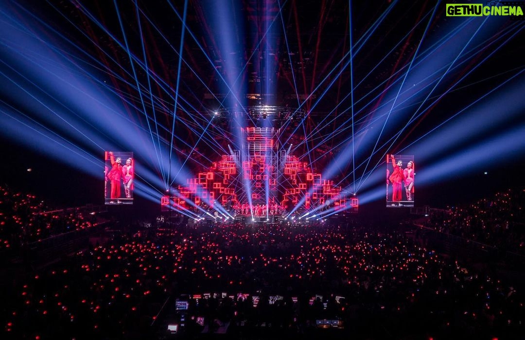 Anirudh Ravichander Instagram - Show #1 of Hukum world tour, Dubai 🇦🇪 was a mega blast. 📸 @rp3825 @anirudhofficial #hukumworldtour #anirudhlive #dubai🇦🇪. @vinhariharan @siddarth1786 @vjkaycee @vinod_ld @rajeshaxl @shankstep @le_sajbro @akriz23 @kebajer @ravig_official @livingston06 @adimodi @pallavi_85 @djgowthamofficial @srinivasanmuthiahk @shivakiran_sridhar @jonitamusic @riazkahmed.pro @asranisimran @sweta.borker6 @princehumai @dancersatz @adithyark.music @yogisekar @shruthimanjari Coca-Cola Arena