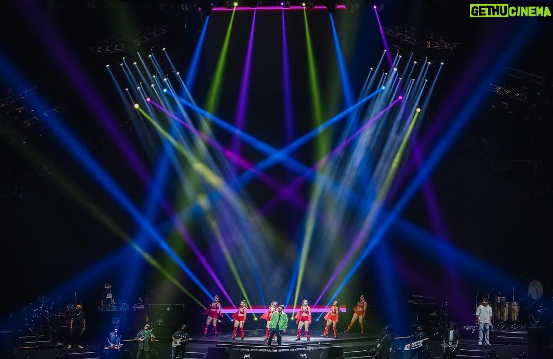 Anirudh Ravichander Instagram - Show #1 of Hukum world tour, Dubai 🇦🇪 was a mega blast. 📸 @rp3825 @anirudhofficial #hukumworldtour #anirudhlive #dubai🇦🇪. @vinhariharan @siddarth1786 @vjkaycee @vinod_ld @rajeshaxl @shankstep @le_sajbro @akriz23 @kebajer @ravig_official @livingston06 @adimodi @pallavi_85 @djgowthamofficial @srinivasanmuthiahk @shivakiran_sridhar @jonitamusic @riazkahmed.pro @asranisimran @sweta.borker6 @princehumai @dancersatz @adithyark.music @yogisekar @shruthimanjari Coca-Cola Arena