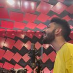 Anirudh Ravichander Instagram - #Dheema - here’s a glimpse ❤️ We heard you! Happy Valentines Day 💕 @wikkiofficial 🤗 @pradeep_ranganathan 😃 @7_screenstudio ⚡️