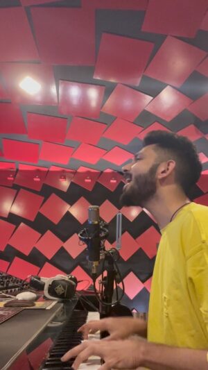 Anirudh Ravichander Instagram - #Dheema - here’s a glimpse ❤️

We heard you! 

Happy Valentines Day 💕

@wikkiofficial 🤗
@pradeep_ranganathan 😃
@7_screenstudio ⚡️