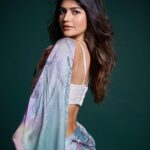 Anjini Dhawan Instagram – Wishing everyone a very Happy Diwali filled with love & light ✨🪔

Outfit @shantibanaras 
Shot by📸 @dieppj