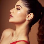 Anjini Dhawan Instagram – She red the signs 🤪🚩

📸 @dieppj 
💄@mua_aanisah
👗Outfit from @deme_love_