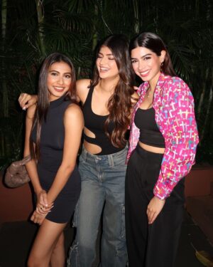 Anjini Dhawan Instagram - 🖤🖤🖤