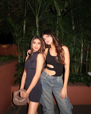 Anjini Dhawan Instagram - 🖤🖤🖤