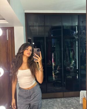 Anjini Dhawan Instagram - 📸🪞