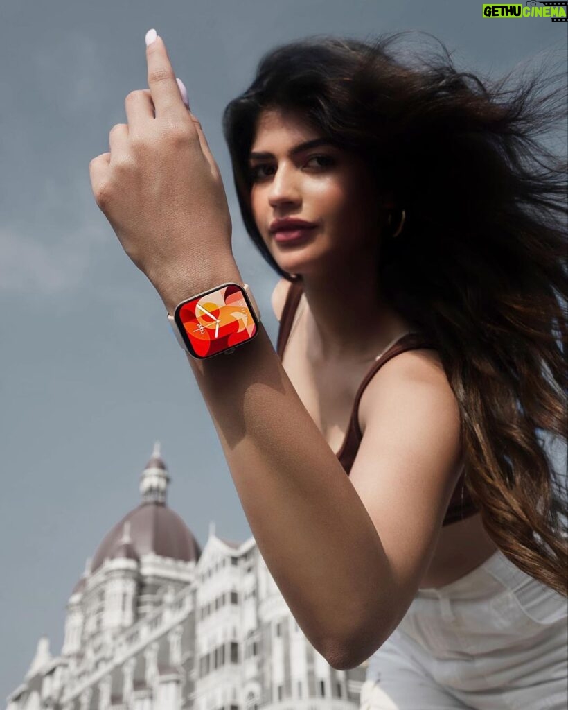 Anjini Dhawan Instagram - boAt's Largest Display Yet⌚ Timeless elegance on my wrist, Boldly embracing the larger than life experience with boAt Ultima Call Max. Durable and flawless 2 Inches HD display that utilizes cutting edge technology and premium looks. Available on Amazon.in 🔗 #IAmAboAthead #boatultimacallmax @boat.nirvana