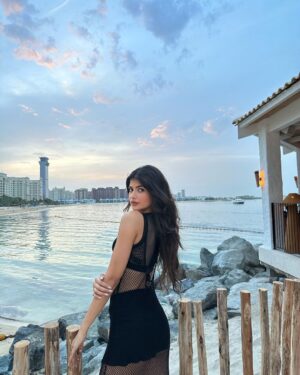 Anjini Dhawan Instagram - 🕊️