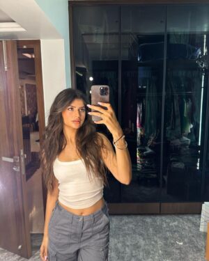 Anjini Dhawan Instagram - 📸🪞