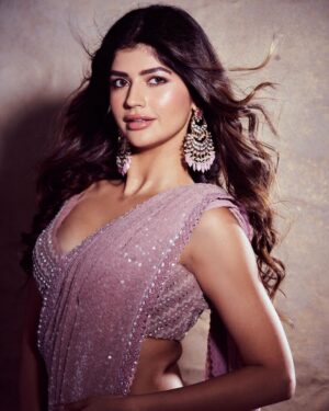 Anjini Dhawan Instagram - ✨ 

@sawangandhiofficial 🌸 @alistclub 
@dieppj 📸