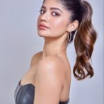 Anjini Dhawan Instagram - 🎄Christmas Giveaway is here🎄 This party season, I’ve not been able to get past my styling range from Redken 🥰 It’s been my life saver for every hair look I’ve tried 💫 And because I wanted to share the love for hair, @redken and I have come together to give you’ll a chance to win some exciting prizes this party season!! 🎁 We’ll pick two lucky winners soo hurryyyy up and participate 💃 Steps to win - 🎅 Let us know which of these Redken products are you excited to try and why 🎅 Tag @redken in the comments 🎅 Tag 3 of your friends and ask them to participate too Giveaway closes - 29th Dec at 2pm IST 🌟 Winners will be tagged in the caption 💁🏻‍♀️ *Giveaway valid for profiles based in India. #StyleConfidently #RedkenIndia #AD Winners of the Giveaway - @niyomi_mehta @zainaabbb Do tag @redken and me on the amazing looks you create using the prizes!