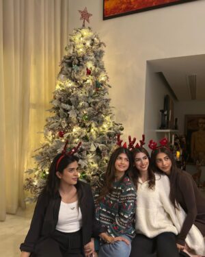 Anjini Dhawan Instagram - 🎄❤️✨🎅🏻