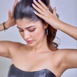 Anjini Dhawan Instagram - 🎄Christmas Giveaway is here🎄 This party season, I’ve not been able to get past my styling range from Redken 🥰 It’s been my life saver for every hair look I’ve tried 💫 And because I wanted to share the love for hair, @redken and I have come together to give you’ll a chance to win some exciting prizes this party season!! 🎁 We’ll pick two lucky winners soo hurryyyy up and participate 💃 Steps to win - 🎅 Let us know which of these Redken products are you excited to try and why 🎅 Tag @redken in the comments 🎅 Tag 3 of your friends and ask them to participate too Giveaway closes - 29th Dec at 2pm IST 🌟 Winners will be tagged in the caption 💁🏻‍♀️ *Giveaway valid for profiles based in India. #StyleConfidently #RedkenIndia #AD Winners of the Giveaway - @niyomi_mehta @zainaabbb Do tag @redken and me on the amazing looks you create using the prizes!