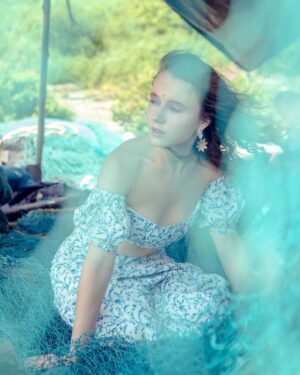Anna Ador Instagram - always knew I’d make a nice fisherwoman 🐟 
• 
📸 @akayy.in ♥️ i need to see you soon!!! 

mua @aashna_shah 
styling @sejalparulkar 
•
#fisherwomandreaming #london #mumbai #🐟