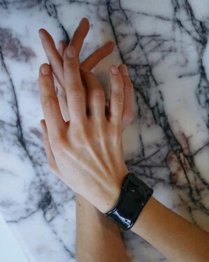 Anna Brewster Instagram - Tiffany and Dover Street Market collaborate to bring the Elsa Peretti Bone Cuff back to life 50 years on.
An icon reimagined.
@tiffanyandco @doverstreetmarketlondon
#ElsaPeretti  #doverstreetmarketlondon  #tiffanypartner