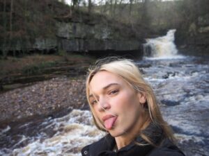 Anna Brewster Instagram - Chasing waterfalls 🤍