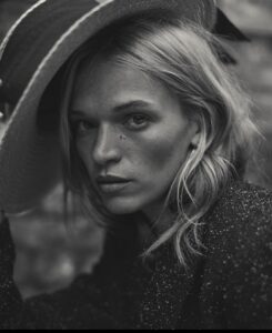 Anna Brewster Instagram - #challengeaccepted #womensupportingwomen @yaelabrot