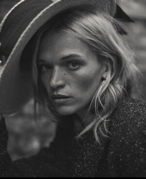 Anna Brewster Instagram - #challengeaccepted #womensupportingwomen @yaelabrot