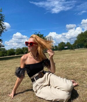 Anna Brewster Instagram - 🙄
