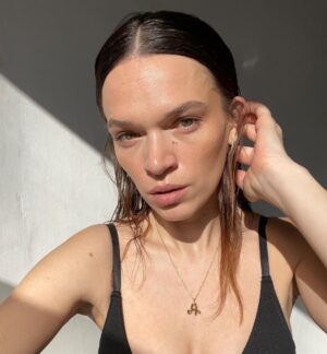 Anna Brewster Instagram - ☀️ what a mad few years ☀️