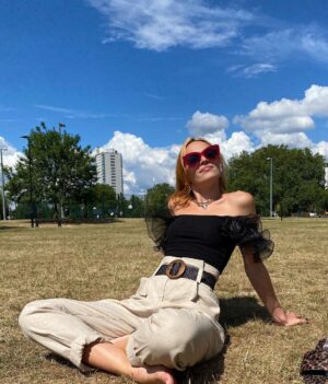 Anna Brewster Instagram - 🙄