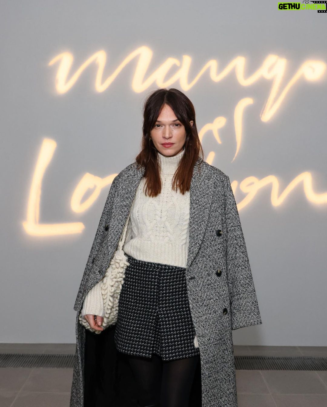 Anna Brewster Instagram - Thank you @mango @sammymarshallhayward @serpentineuk One of my favourite nights in a Long time. ❤️