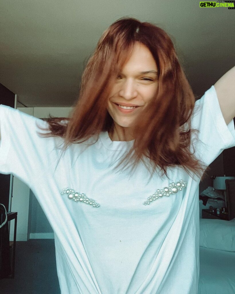 Anna Brewster Instagram - Nearly 4 months in Uruguay with the most incredible people. Sometimes the world sends you an opportunity and you have to grab it with both hands 🙌 even if it scares you. I couldn't hope to be around more wonderful people and feel eternally grateful for every day here, even the Hardest. I've honestly never laughed so much in my life and god knows after loosing my wonderful dad 5 months ago I needed to smile again .... 🧡 (p.s ITS COMING HOME 🏴󠁧󠁢󠁥󠁮󠁧󠁿- I'm not QUITE yet tho) Montevideo, Uruguay