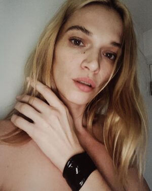 Anna Brewster Instagram - Tiffany and Dover Street Market collaborate to bring the Elsa Peretti Bone Cuff back to life 50 years on.
An icon reimagined.
@tiffanyandco @doverstreetmarketlondon
#ElsaPeretti  #doverstreetmarketlondon  #tiffanypartner