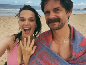 Anna Brewster Instagram - 💍 ❤️🥰 Love you @tomgutrez
