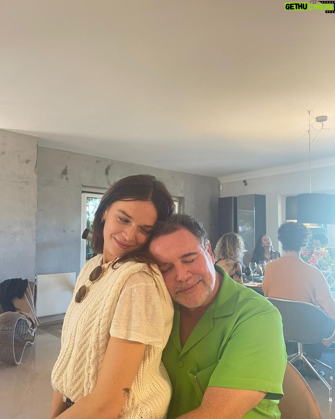 Anna Brewster Instagram - 10/10 😊🎄Lisbon - "I think I've experienced euphoria" Lisbon, Portugal