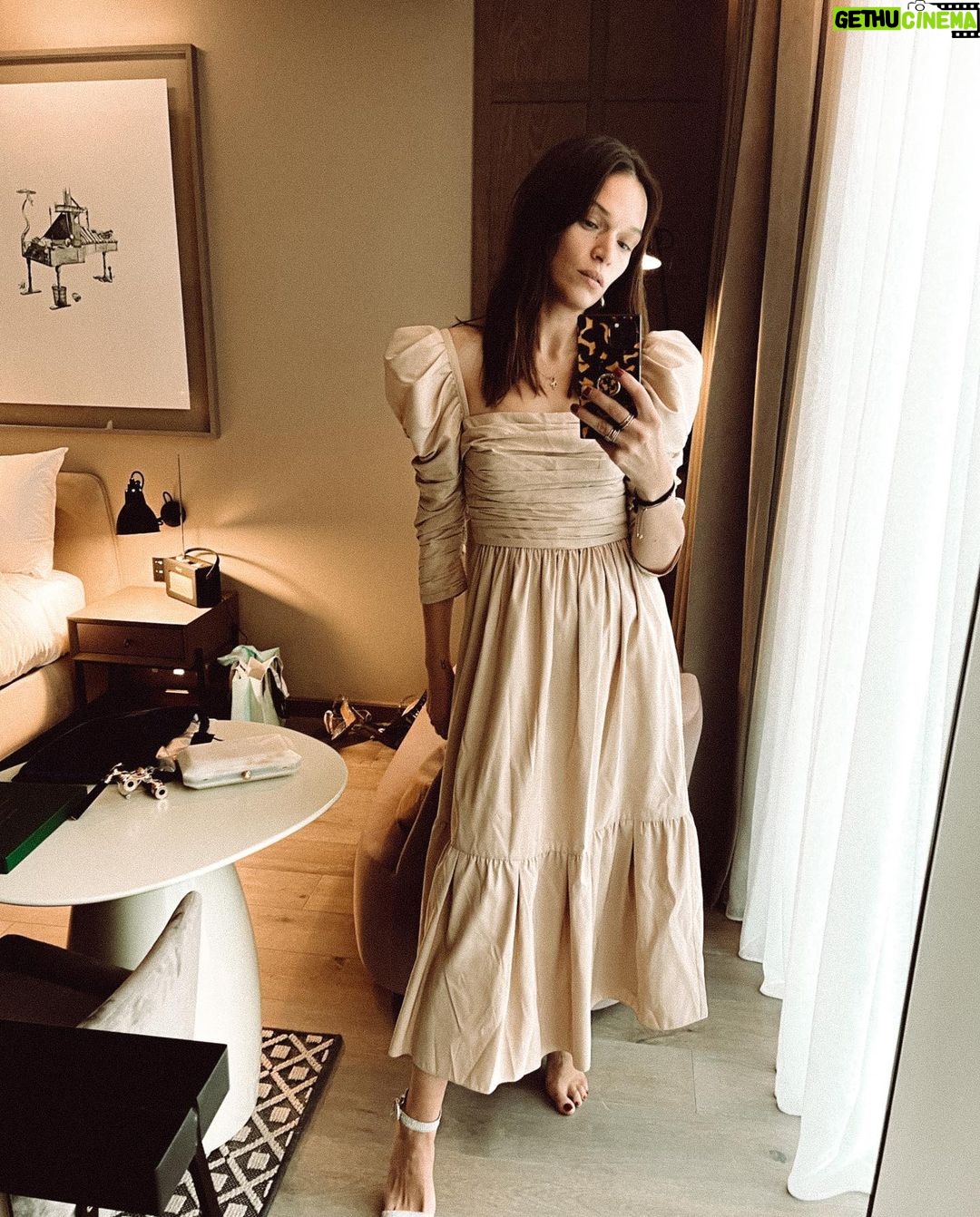 Anna Brewster Instagram - Thank you for such a lovely staycay @thelondoner 🧡✨ The Londoner Hotel