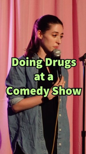 Anna Cain Bianco Instagram - I’m pretty sure you can guess which club 

#cocainebear #comedyshow #pugsnotdrugs