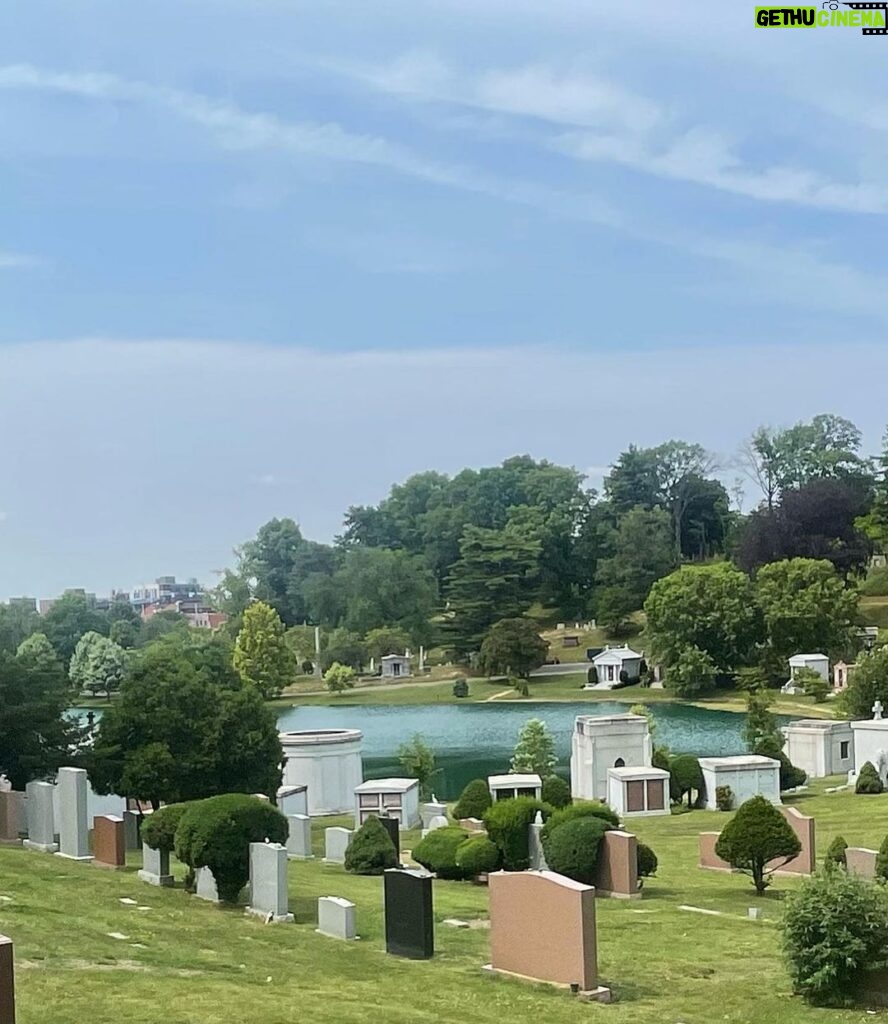 Anna Cain Bianco Instagram - Graveyard (of my career), lakefront property Green-Wood Cemetery