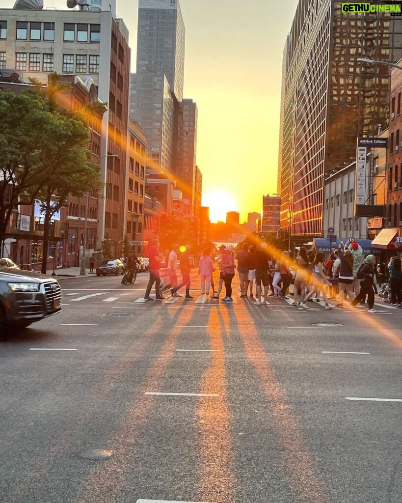 Anna Cain Bianco Instagram - Boston comedy, nyc sunsets, bad keg Manhattan, New York