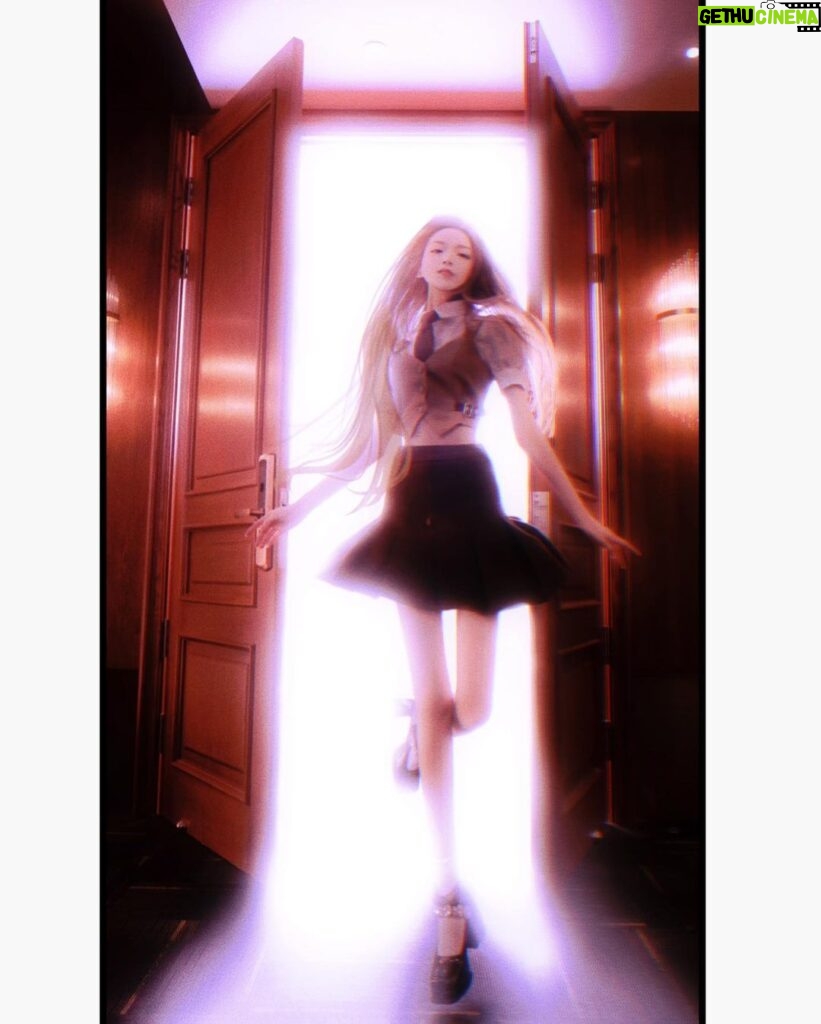 Anna Kay Instagram - Light #lighting #二次元 #漫画腿 #漫画 #backlight #どこでもドア
