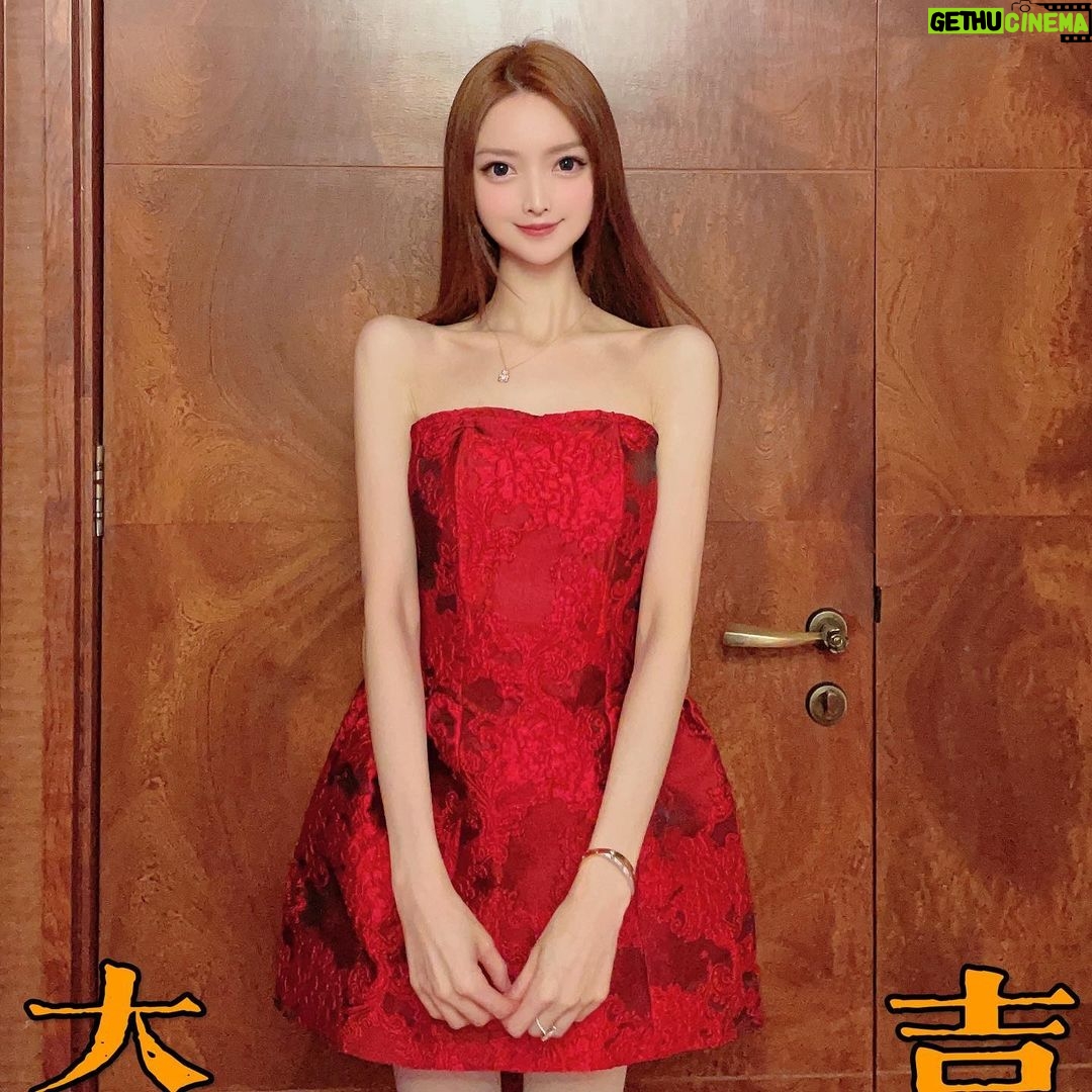 Anna Kay Instagram - 新年快樂!年初四迎財神🧧🙏🏻🧧🧨 #虎年 #生龍活虎 #如虎添億 #如虎添翼 #虎膽龍威 #虎虎生威 #虎年大吉 #新年快樂 #恭喜發財 #吉祥如意 #身體健康 #財源廣進 #要乜有乜 #🍊