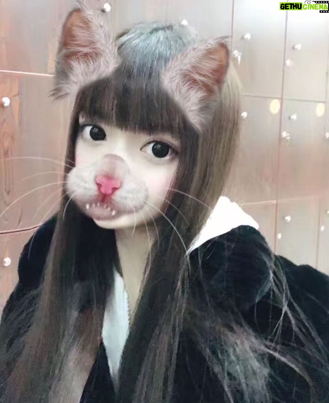 Anna Kay Instagram - Save my bangs pls lol… #hair #瀏海 #发型