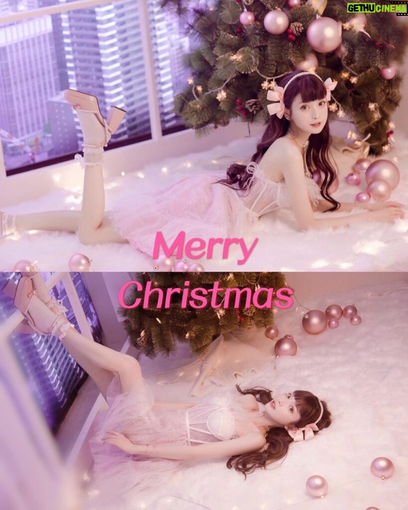 Anna Kay Instagram - Merry X'mas #🎄 #✨ #💖 #🎁 #🎅 #christmas