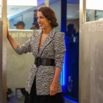 Anna Menenakou Instagram - Τίποτα από όσα φοράς δεν είναι πιο όμορφο από το χαμόγελο σου άνθρωπε… #pleasesmile #loveyourself #enjoyyourself #enjoylife #spreadlove # #lovemyjob @asemasremama_alphatv #love #onlylove #onlyloveforanna